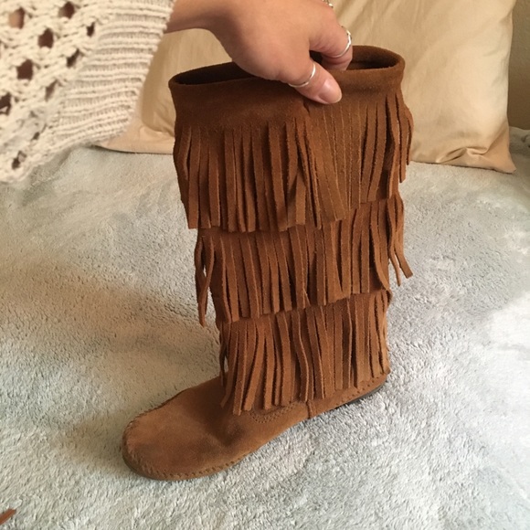Minnetonka fringe boots - Picture 3 of 6